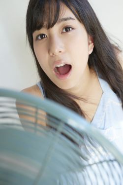 贾玲一家三口全家福照